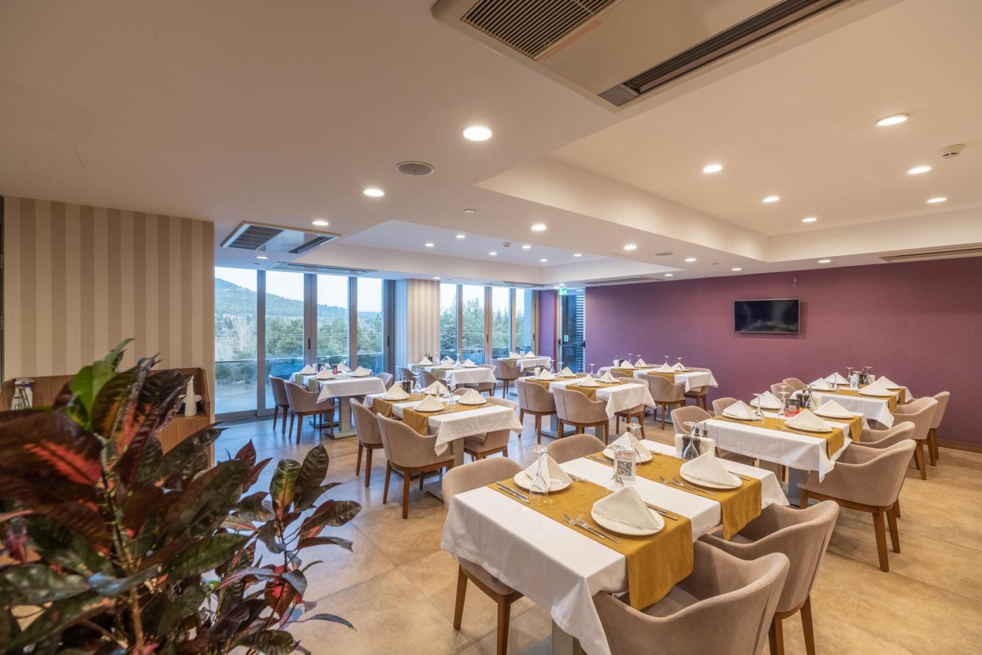 Questa Thermal & Spa Hotel เอสเกซีเฮียร์ ภายนอก รูปภาพ